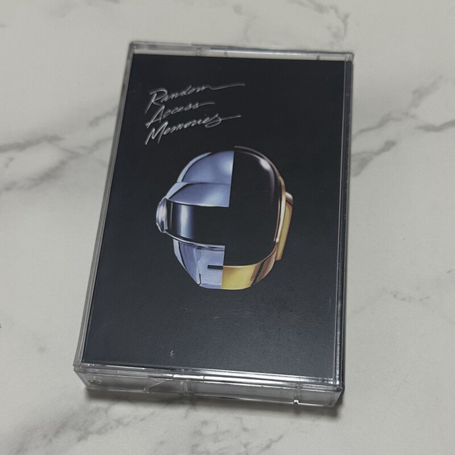 Audio Music Track - Elektronische Tanzmusik-Audiokassette, Vintage-Analog-Musikband mit kompletten Albumtiteln,